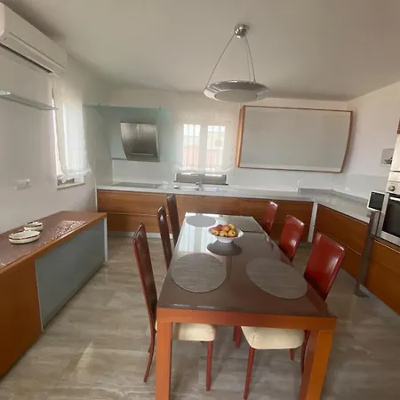 Apartmán Luana With Private Jacuzzi Zadar