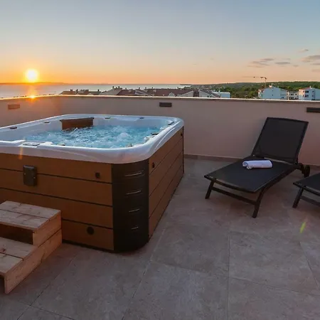 Apartmán Luana With Private Jacuzzi *