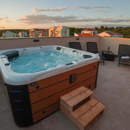 Luana With Private Jacuzzi דירה
