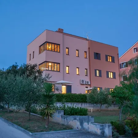 Luana With Private Jacuzzi Appartement