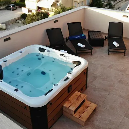 Luana With Private Jacuzzi Appartement Zadar