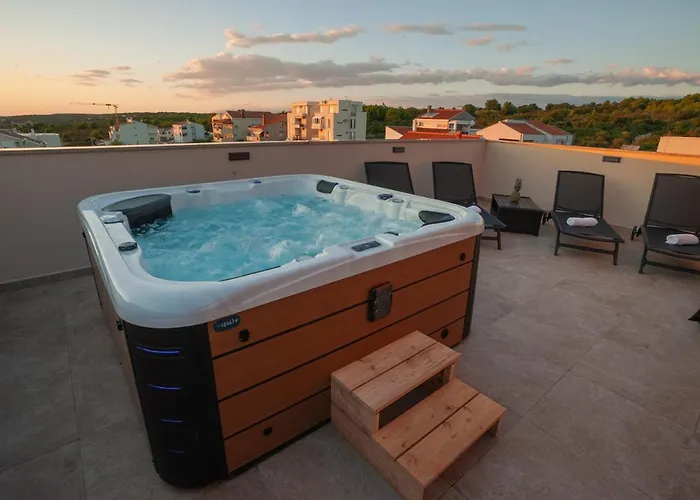 Luana With Private Jacuzzi Апартаменты