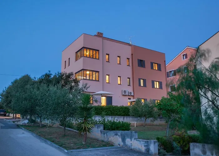 Luana With Private Jacuzzi Апартаменты